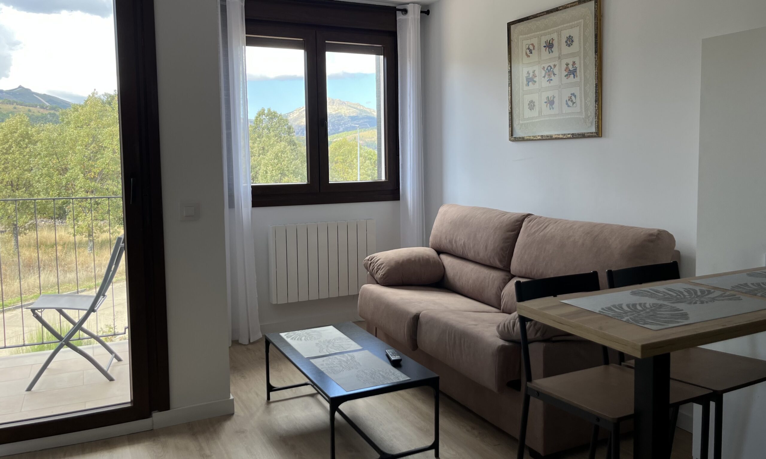 Salón-cocina equipado del Apartamento 5 – Tres Olivos La Alberca