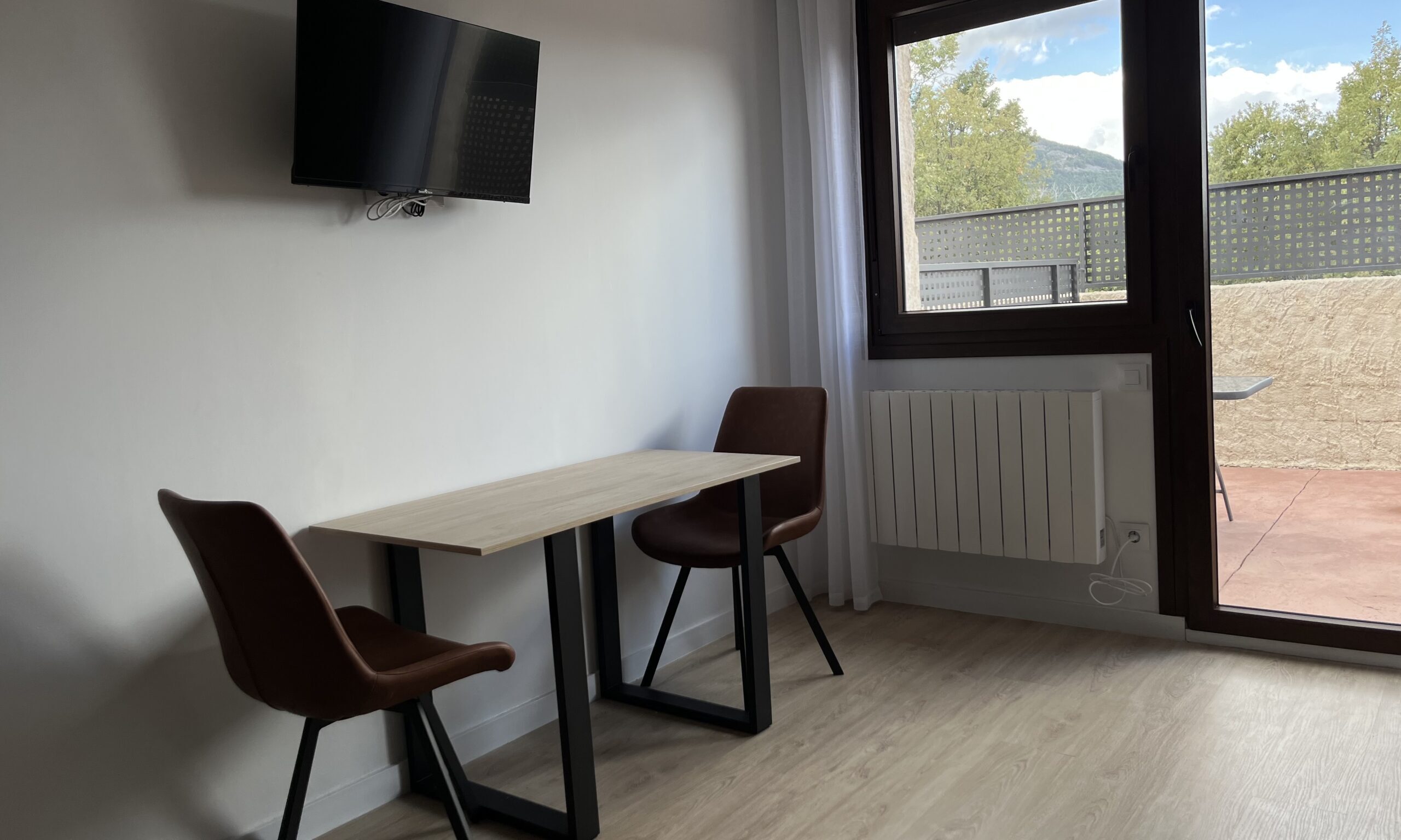 Salón-cocina equipado del Apartamento 3 – Tres Olivos La Alberca
