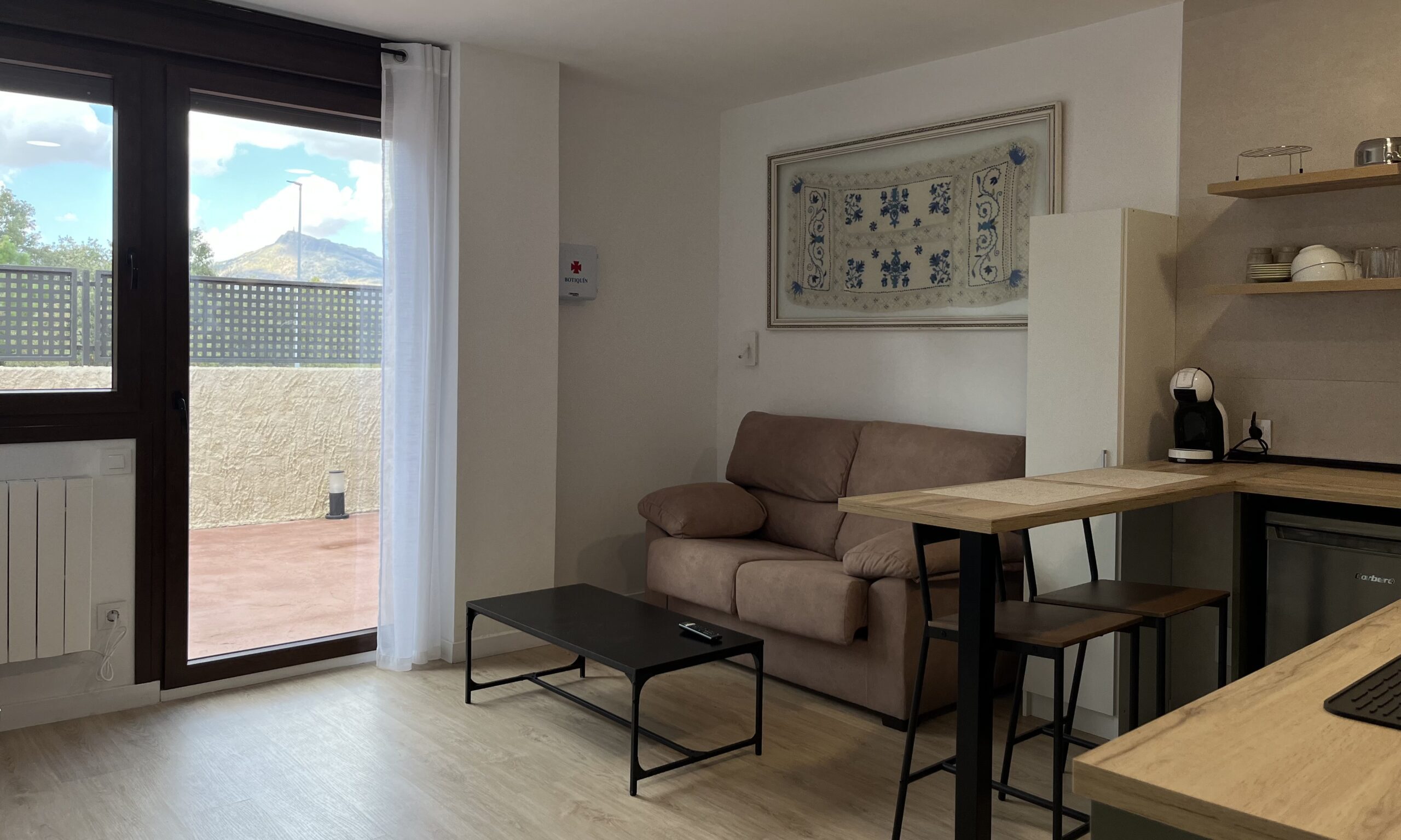 Salón-cocina equipado del Apartamento 3 – Tres Olivos La Alberca