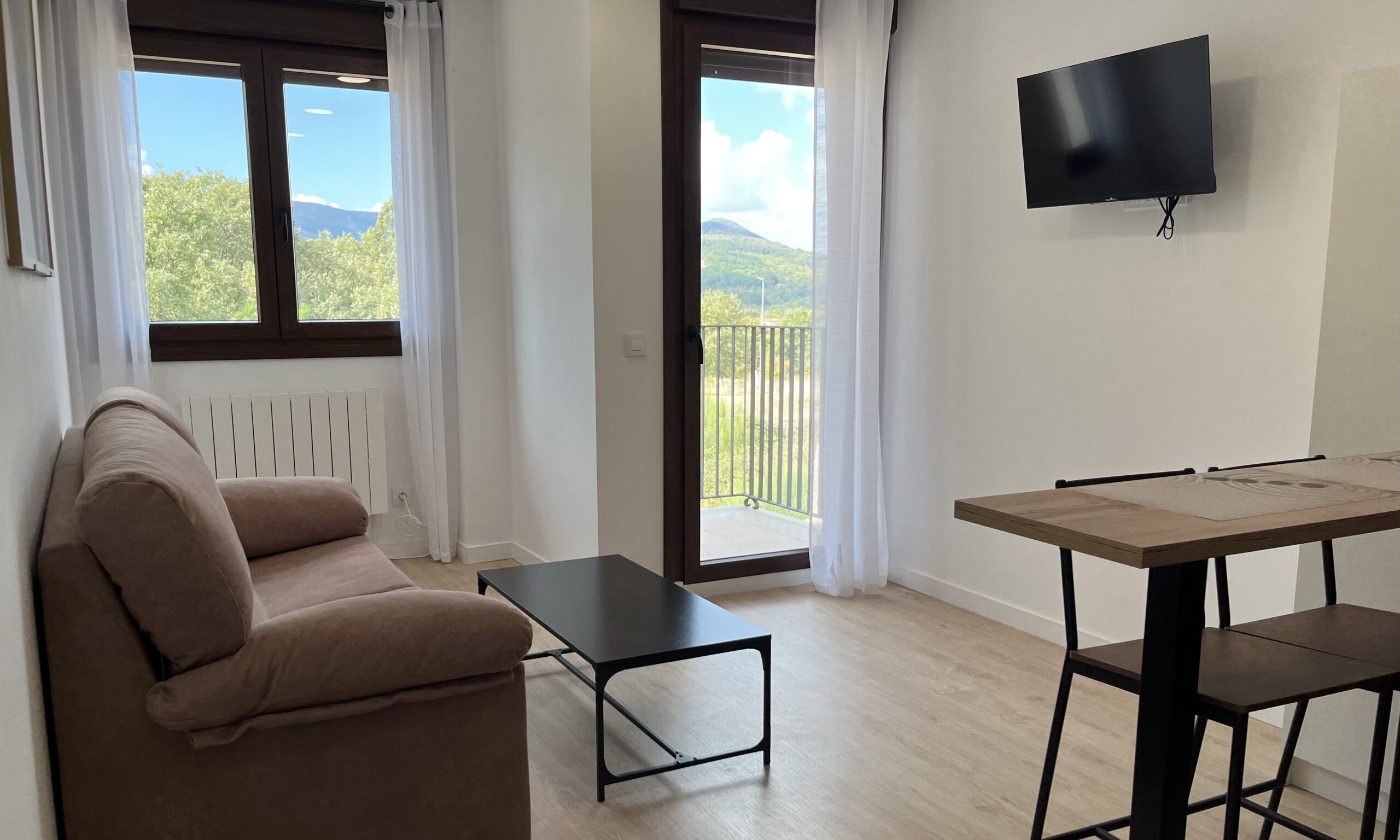 Salón-cocina equipado del Apartamento 6 – Tres Olivos La Alberca