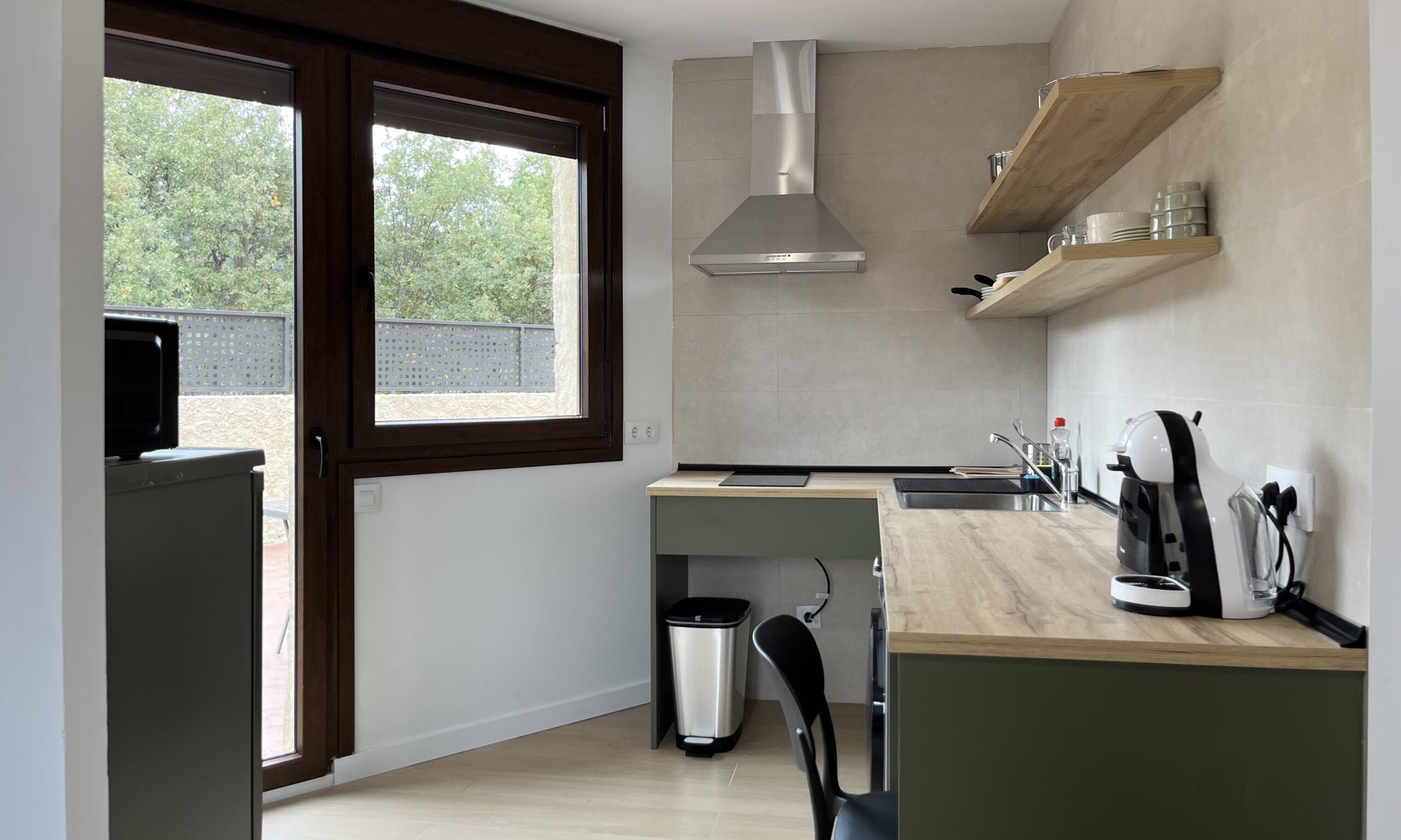 Cocina equipada del Estudio – Tres Olivos La Alberca