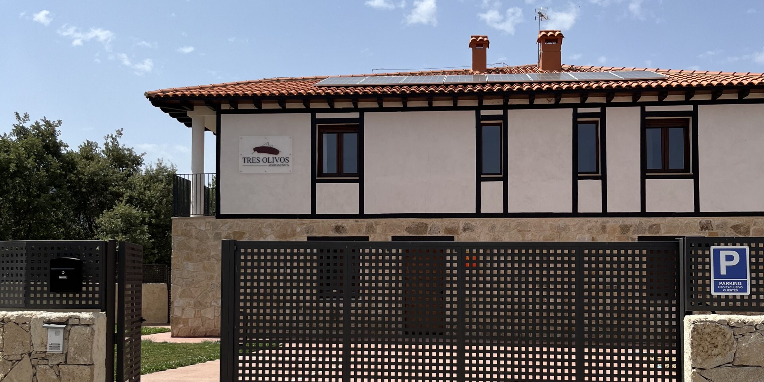 Edificio de apartamentos Tres Olivos en La Alberca, Salamanca